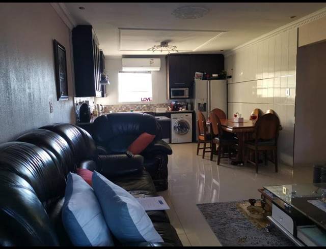 3 BEDROOM TOWNHOUSE FOR SALE IN OAKDENE